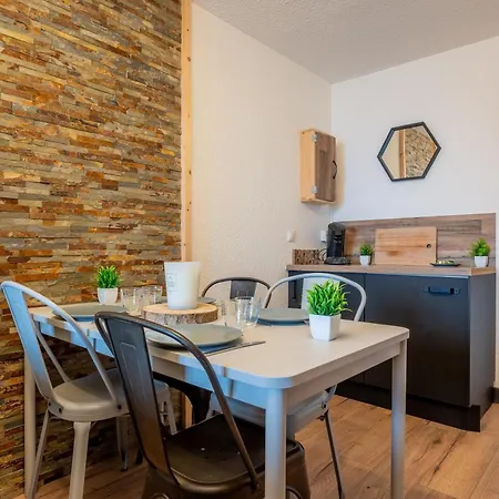 In-out - Heart Of Spacious Apartment, Wifi Апартаменти